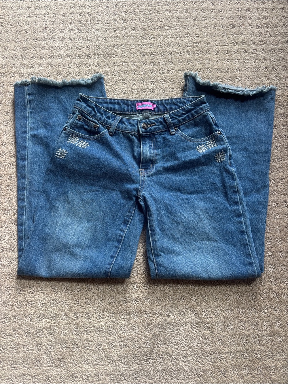 Edikted Medium Blue Jeans with Frayed Hem